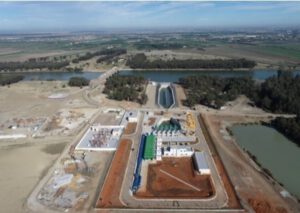 Vue aérienne d’une infrastructure hydraulique et de son site de projet